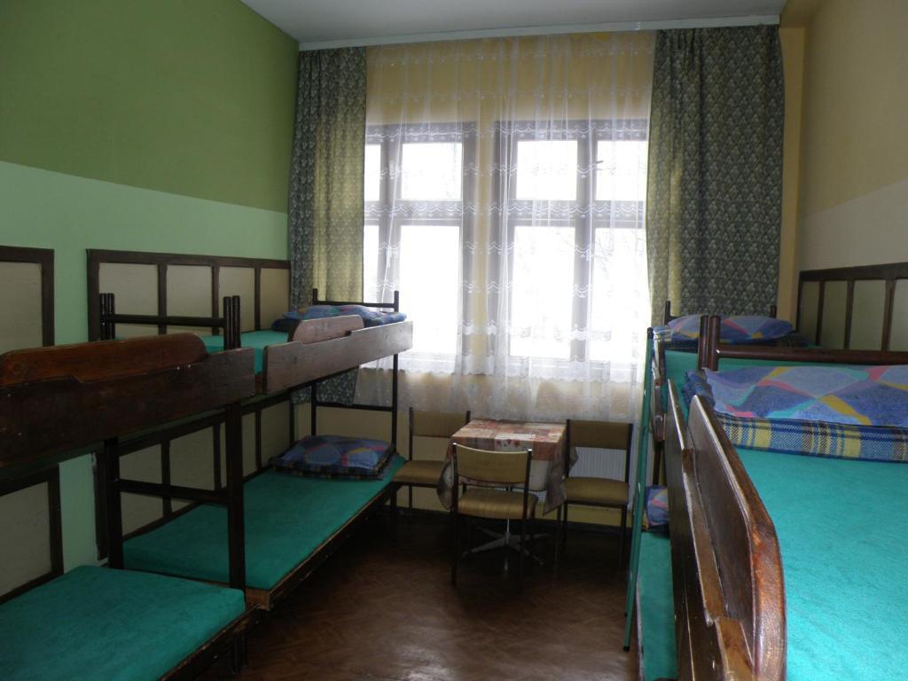 Хостел Szkolne Schronisko Mlodziezowe Zloty Widok Пеховице Номер фото