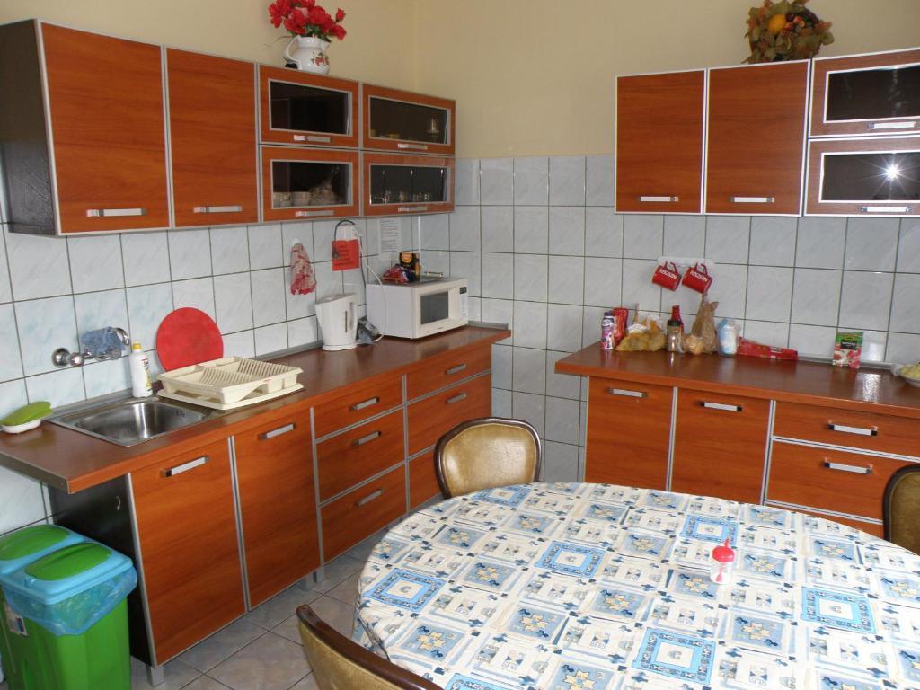 Хостел Szkolne Schronisko Mlodziezowe Zloty Widok Пеховице Экстерьер фото