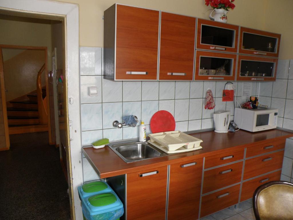 Хостел Szkolne Schronisko Mlodziezowe Zloty Widok Пеховице Экстерьер фото