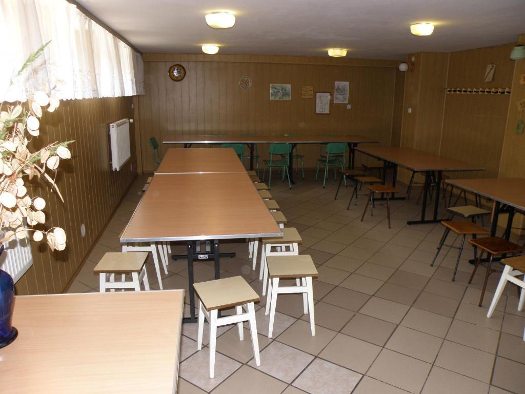 Хостел Szkolne Schronisko Mlodziezowe Zloty Widok Пеховице Экстерьер фото